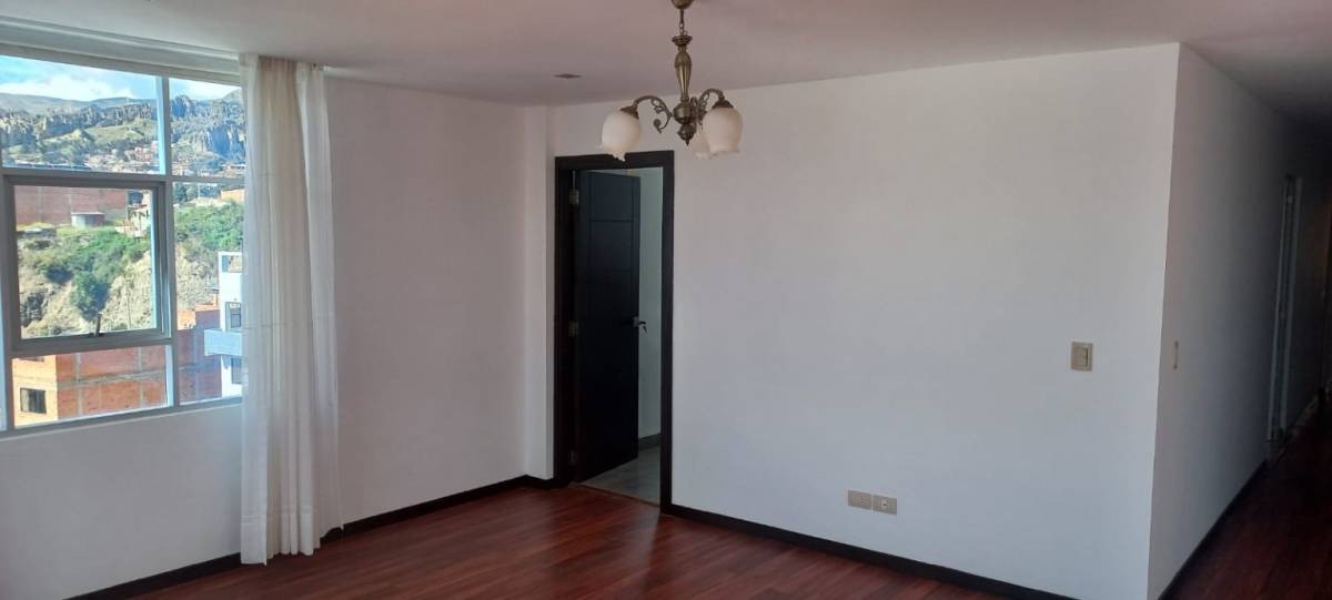 Departamento en El Pedregal en La Paz 3 dormitorios 3 baños 1 parqueos Foto 2