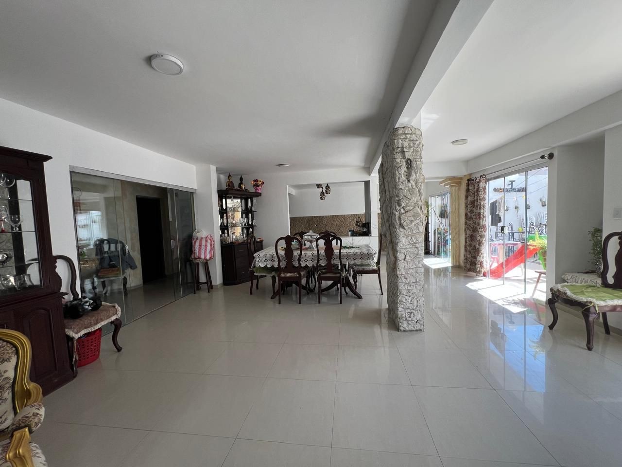 Casa en Entre 5to y 6to anillo Norte en Santa Cruz de la Sierra 4 dormitorios 4 baños 2 parqueos Foto 15