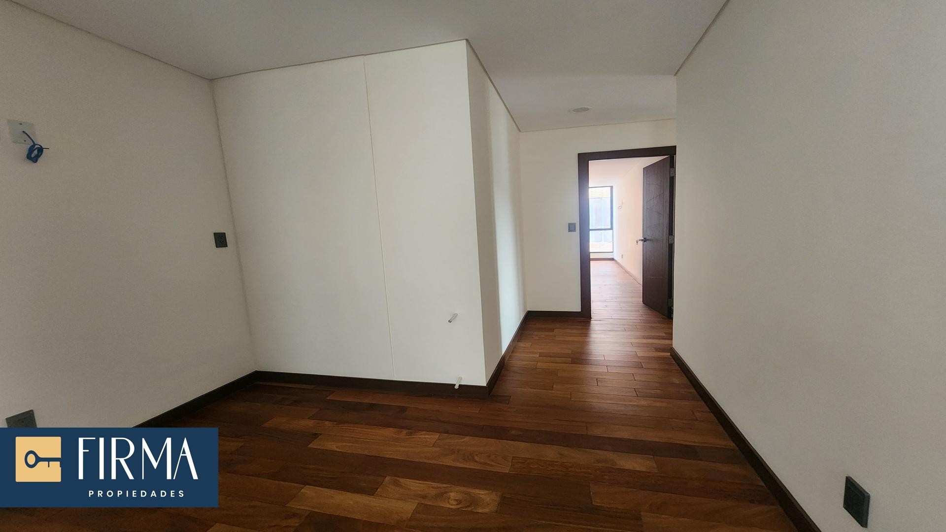 Departamento en VentaDEPARTAMENTO DE LUJO CON BALCONES EN OBRAJES 3 dormitorios 4 baños 1 parqueos Foto 16