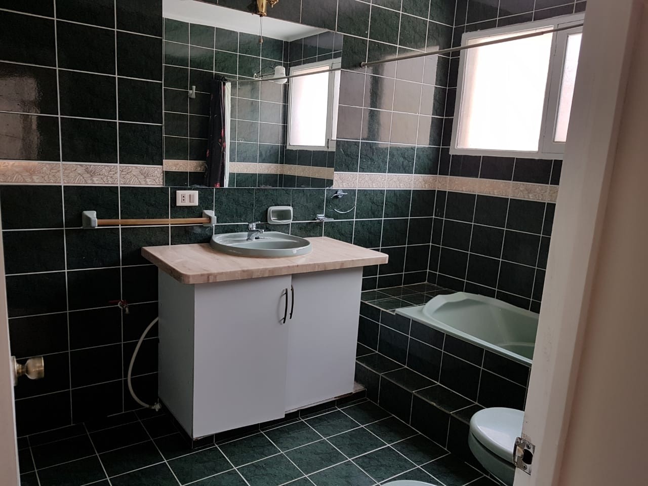 Casa Avenida Atahuallpa frente al segundo tanque de semapa Foto 8