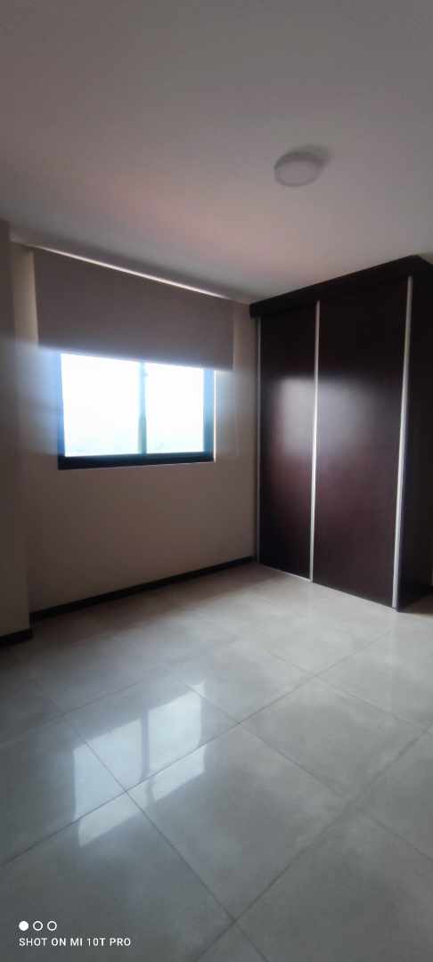 Departamento en AlquilerZona Oeste, 4to anilo Roque Coronado, Amplio departmento de 2 Dor/con parqueo bajo techo y Balcon ( el precio incluye expenses) 2 dormitorios 2 baños 1 parqueos Foto 28