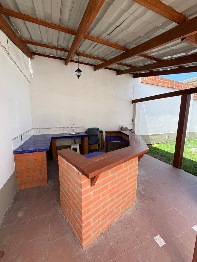 Casa en AlquilerBonita Casa en Alquiler
3 dormitorios, Achumani Foto 11