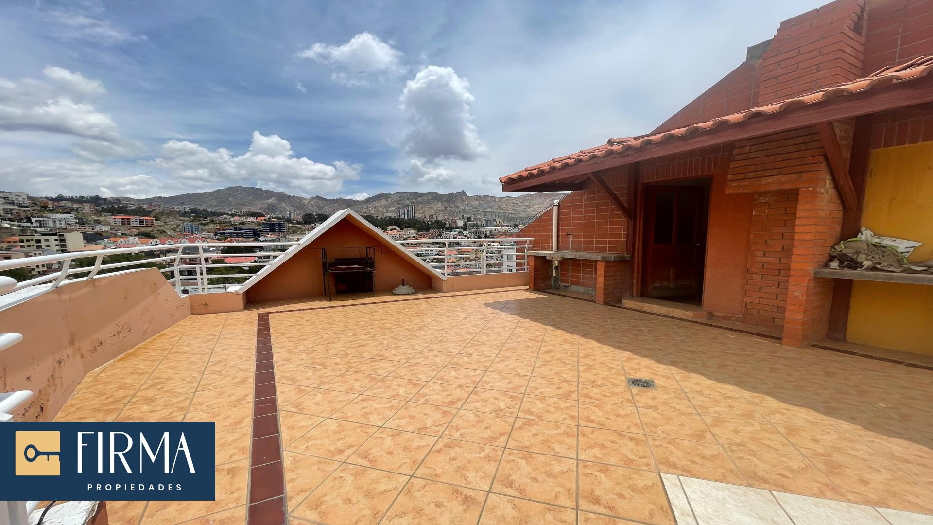 Departamento en VentaDEPARTAMENTO DUPLEX EN VENTA EN ACHUMANI BAJO CALLE 11 CON TERRAZA PRIVADA 3 dormitorios 4 baños 1 parqueos Foto 15