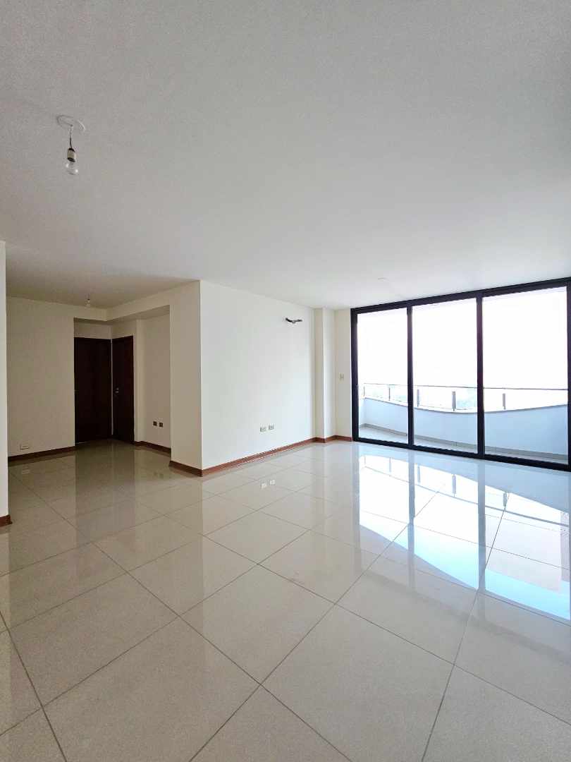 Departamento en VentaMacororo 13 y 14
Av. Los Cusis entre Av. Banzer y Beni Foto 19