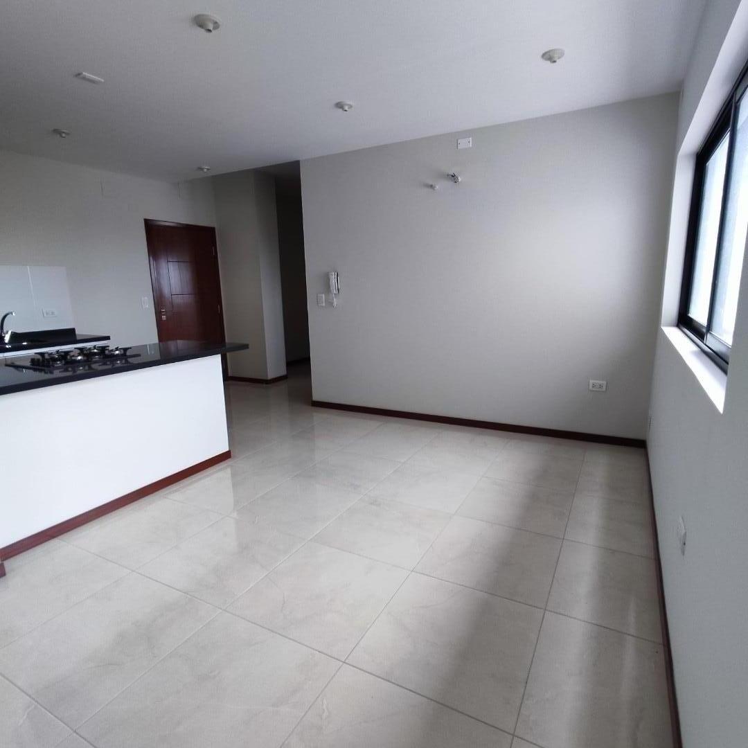 Departamento en Entre 1er y 2do anillo Oeste en Santa Cruz de la Sierra 2 dormitorios 2 baños  Foto 3