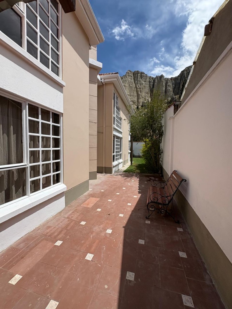 Casa en AlquilerBonita Casa en Alquiler
3 dormitorios, Achumani Foto 12