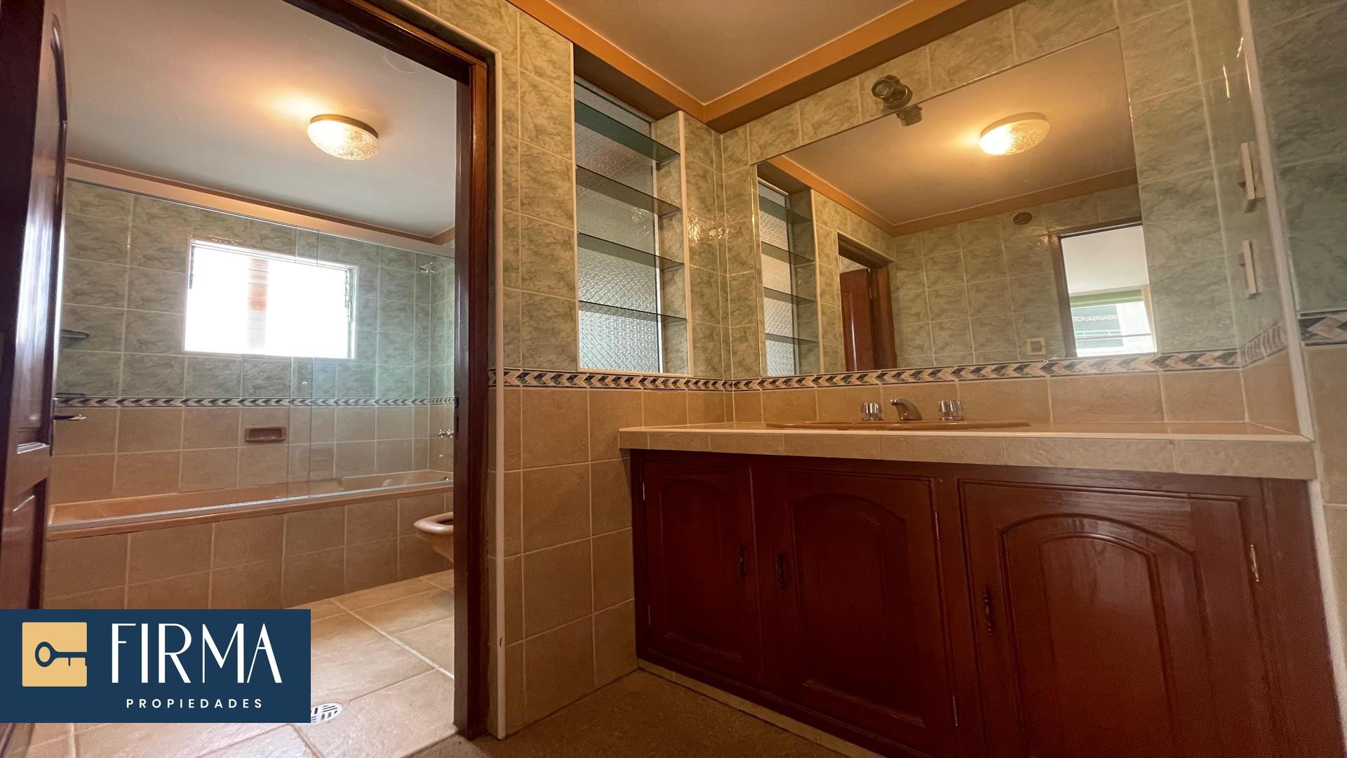 Departamento en VentaDEPARTAMENTO DUPLEX EN VENTA EN ACHUMANI BAJO CALLE 11 CON TERRAZA PRIVADA 3 dormitorios 4 baños 1 parqueos Foto 16