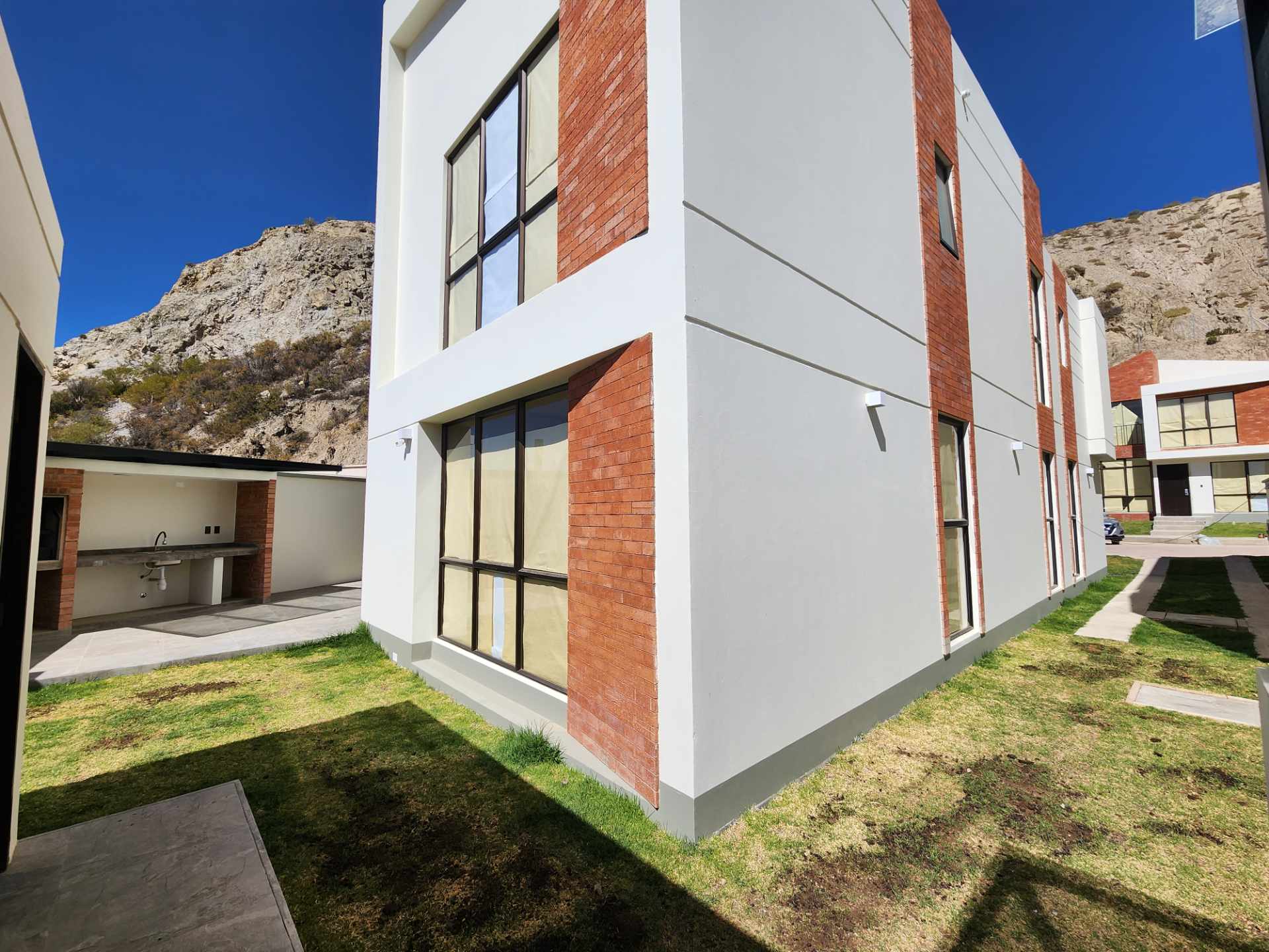 Casa en VentaCASA A ESTRENAR EN VENTA, MALLASILLA URB. PRIVADA Foto 3