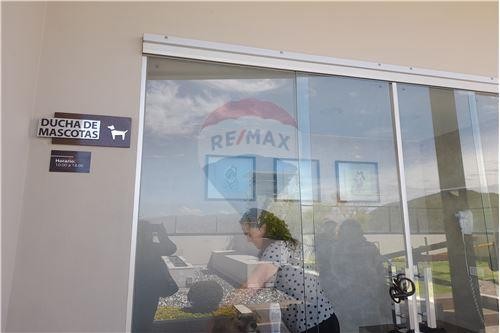 Departamento en Aranjuez en Cochabamba 3 dormitorios 4 baños 1 parqueos Foto 7