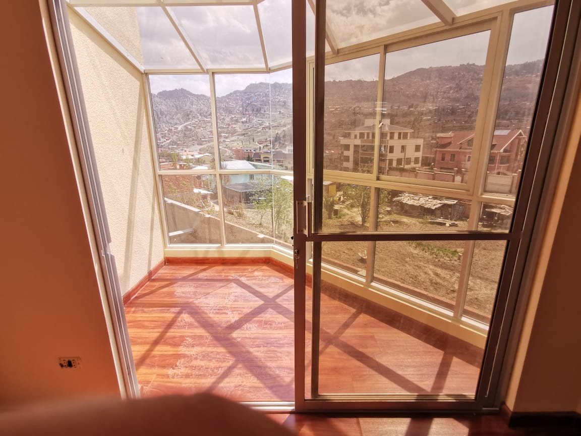 Casa en Irpavi en La Paz 4 dormitorios 5 baños 2 parqueos Foto 2
