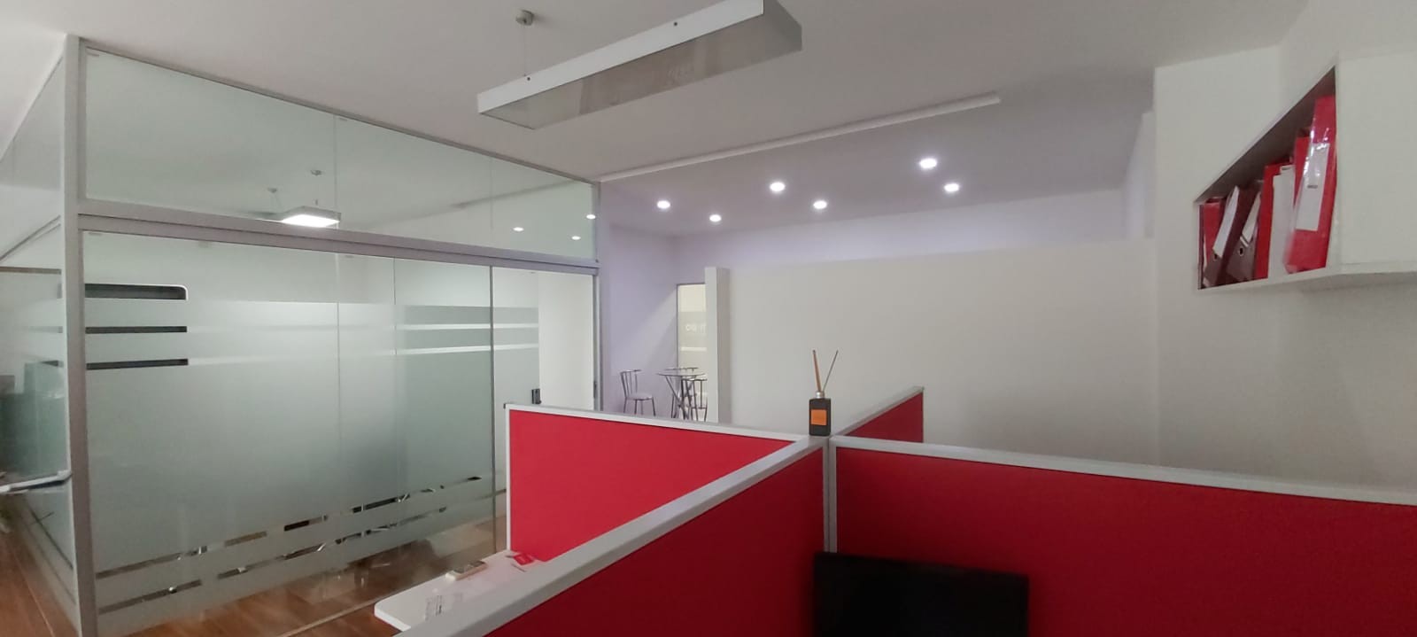 Oficina Edif. Spazio Uno, Av. Beni entre 2do y 3er anillo. Foto 7