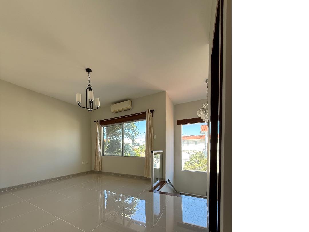 Casa en Urubó en Santa Cruz de la Sierra 4 dormitorios 3 baños 3 parqueos Foto 9