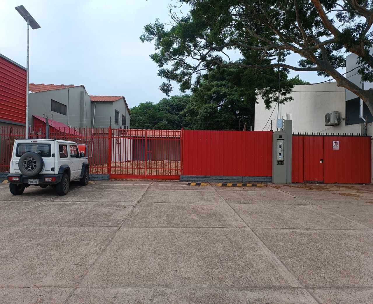 Local comercial en Entre 4to y 5to anillo Oeste en Santa Cruz de la Sierra  1 baños  Foto 9