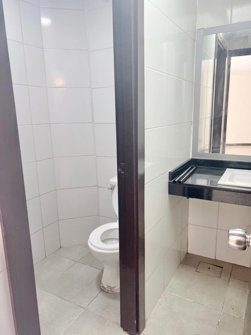 Local comercial en Miraflores en La Paz  2 baños  Foto 6