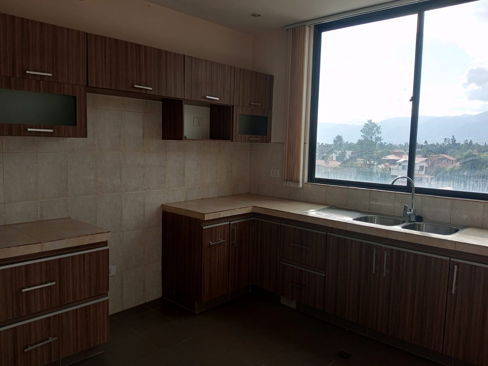 Departamento BS.2000.- DEPARTAMENTO 3DOR+ GARAJE + EXPENSAS INM. TIQUIPAYA UNIVALLE Foto 8