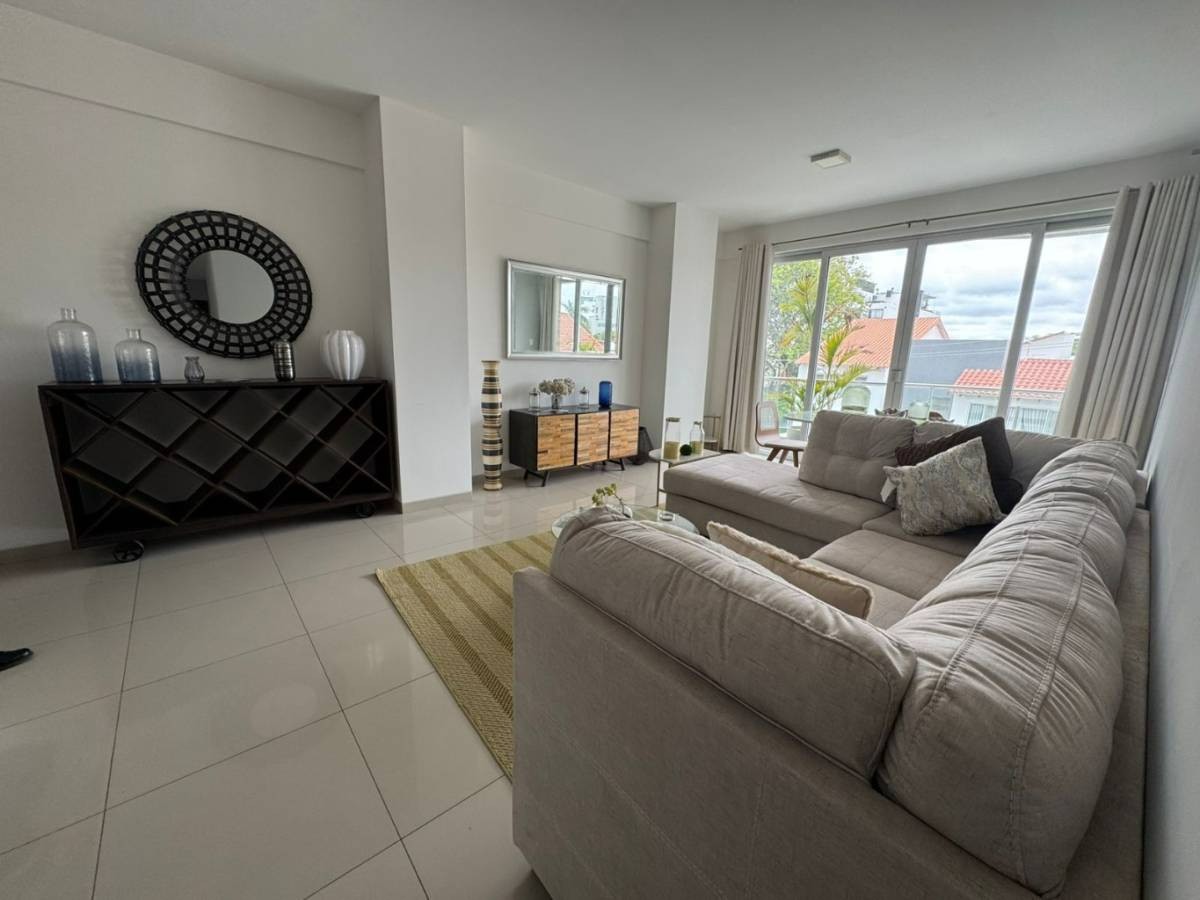 Departamento en Entre 3er y 4to anillo Oeste en Santa Cruz de la Sierra 3 dormitorios 2 baños  Foto 3