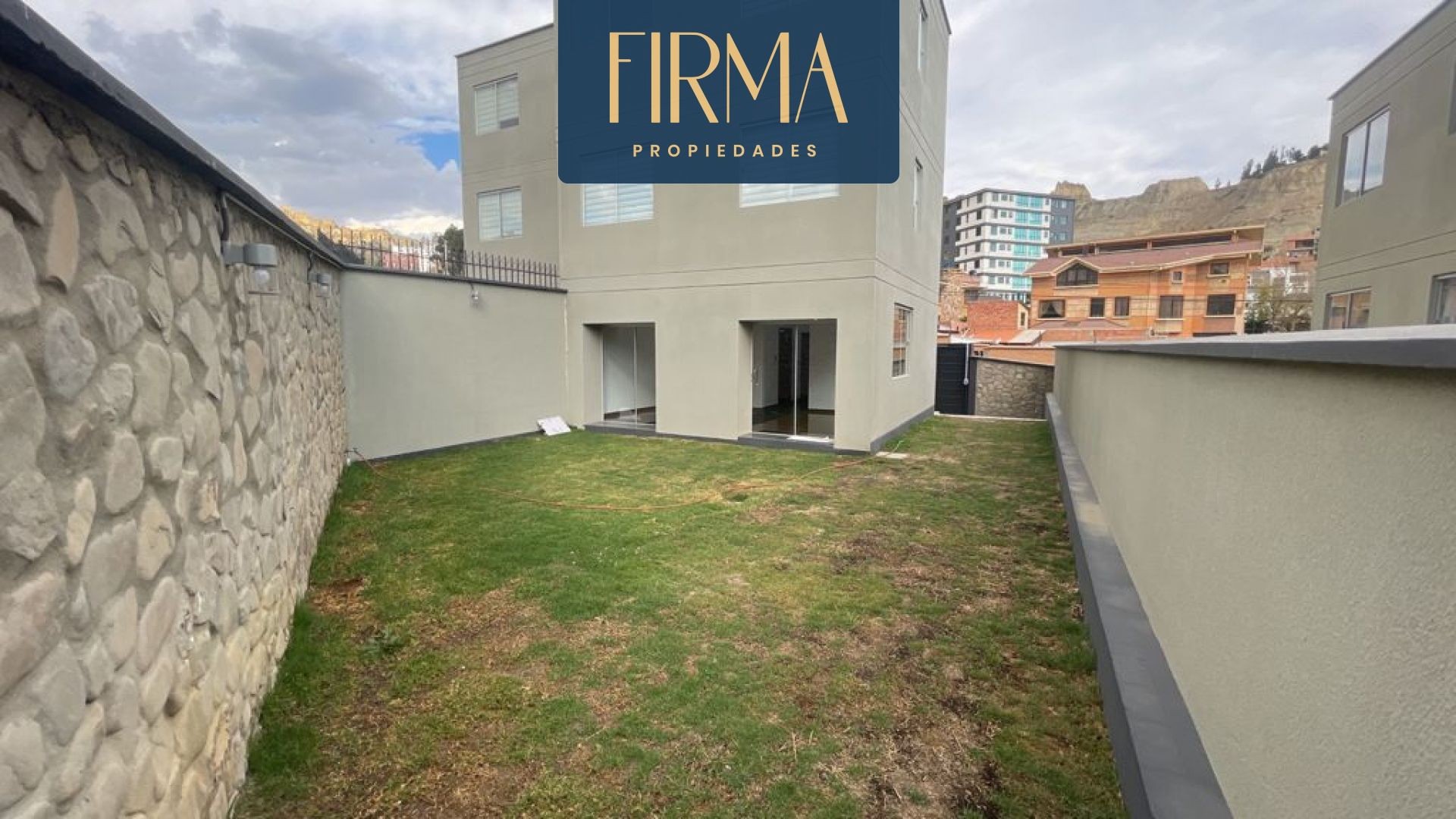 Casa en Irpavi en La Paz 3 dormitorios 4 baños 2 parqueos Foto 3