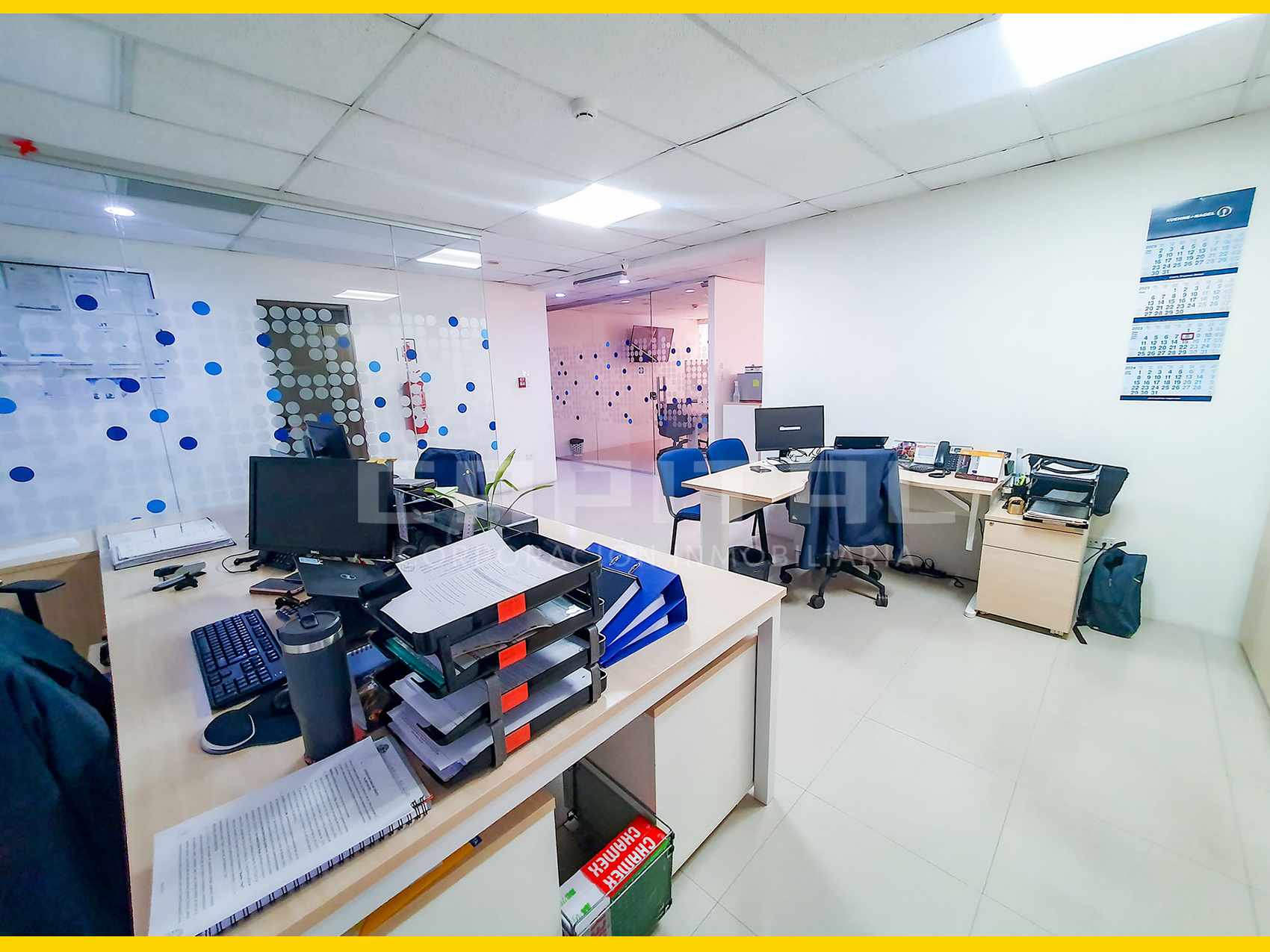 Oficina EN EDIFICIO EMPRESARIAL – ALQUILO OFICINA PARA EMPRESA DE PRIMER NIVEL Foto 8