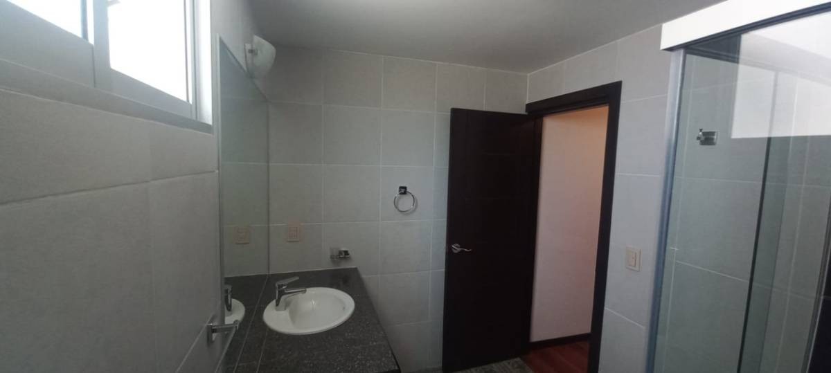 Departamento en El Pedregal en La Paz 3 dormitorios 3 baños 1 parqueos Foto 10