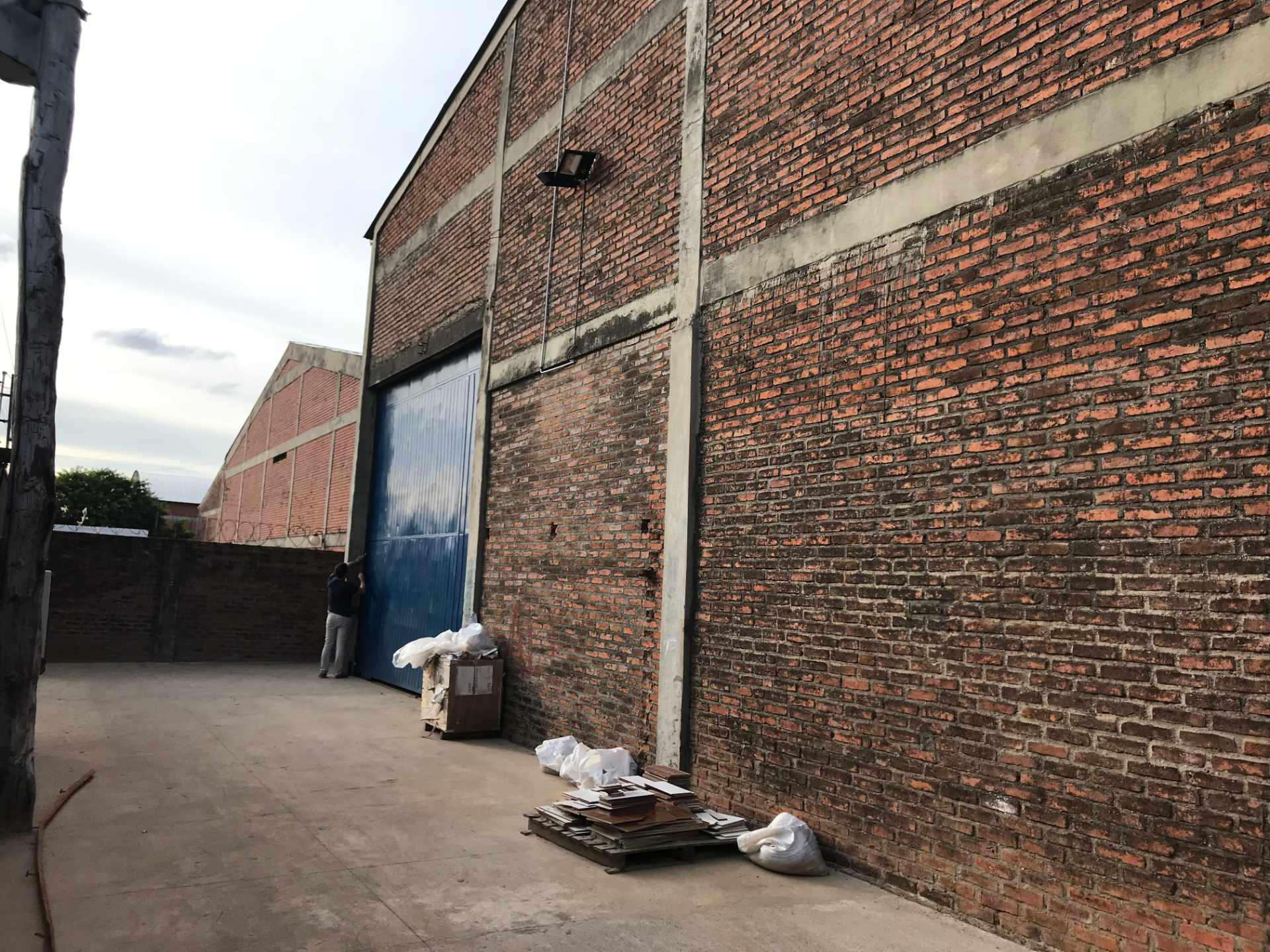 Galpón en VentaParque Industrial entre 6to y 7mo anillo atrás de Coca Cola.  Foto 12