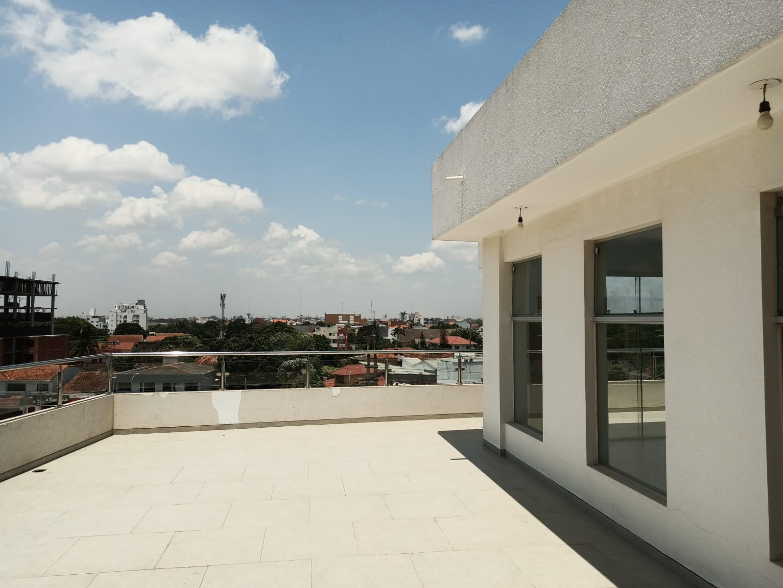 Departamento en AlquilerCONDOMINIO JERICO Av. Beni entre el tercer anillo externo y la calle 1 Oeste. A 75 metros de la Universidad Privada Domingo Savio, en la calle Styg Ryden #18 Foto 7