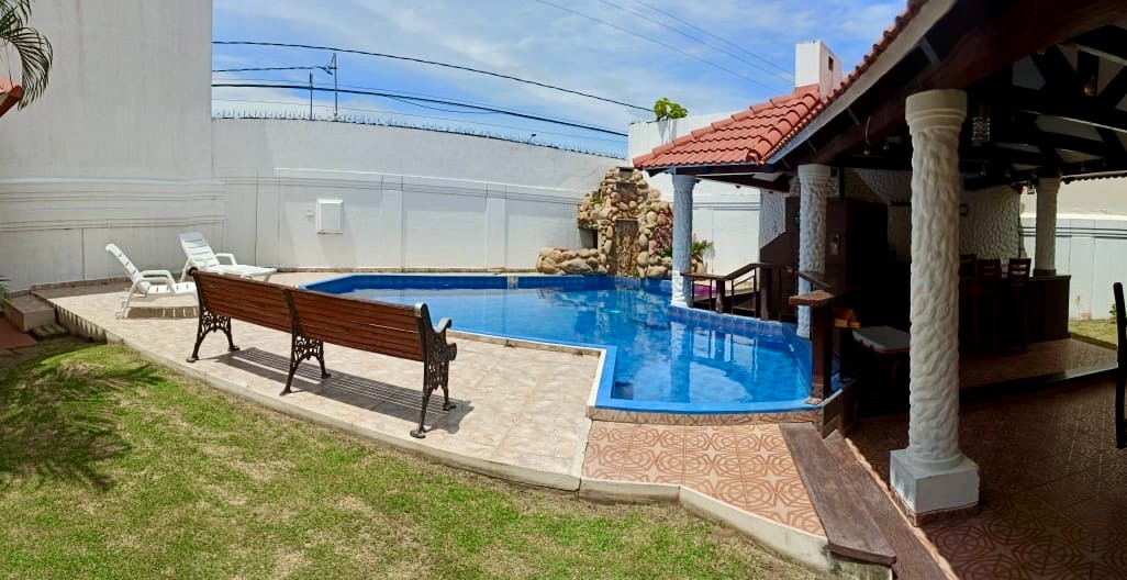 Casa en Entre 6to y 7mo anillo Norte en Santa Cruz de la Sierra 4 dormitorios 4 baños 2 parqueos Foto 1