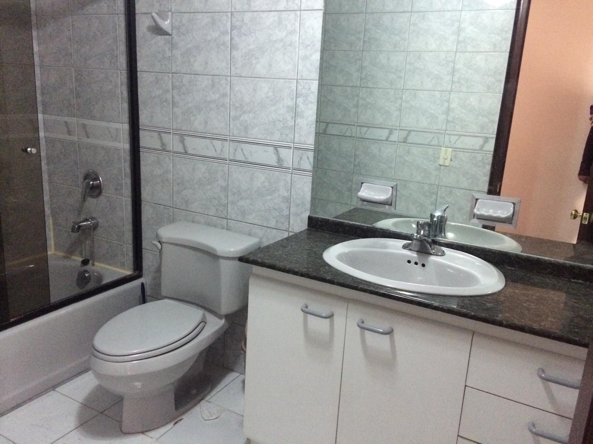 Departamento en Sopocachi en La Paz 3 dormitorios 4 baños 1 parqueos Foto 7