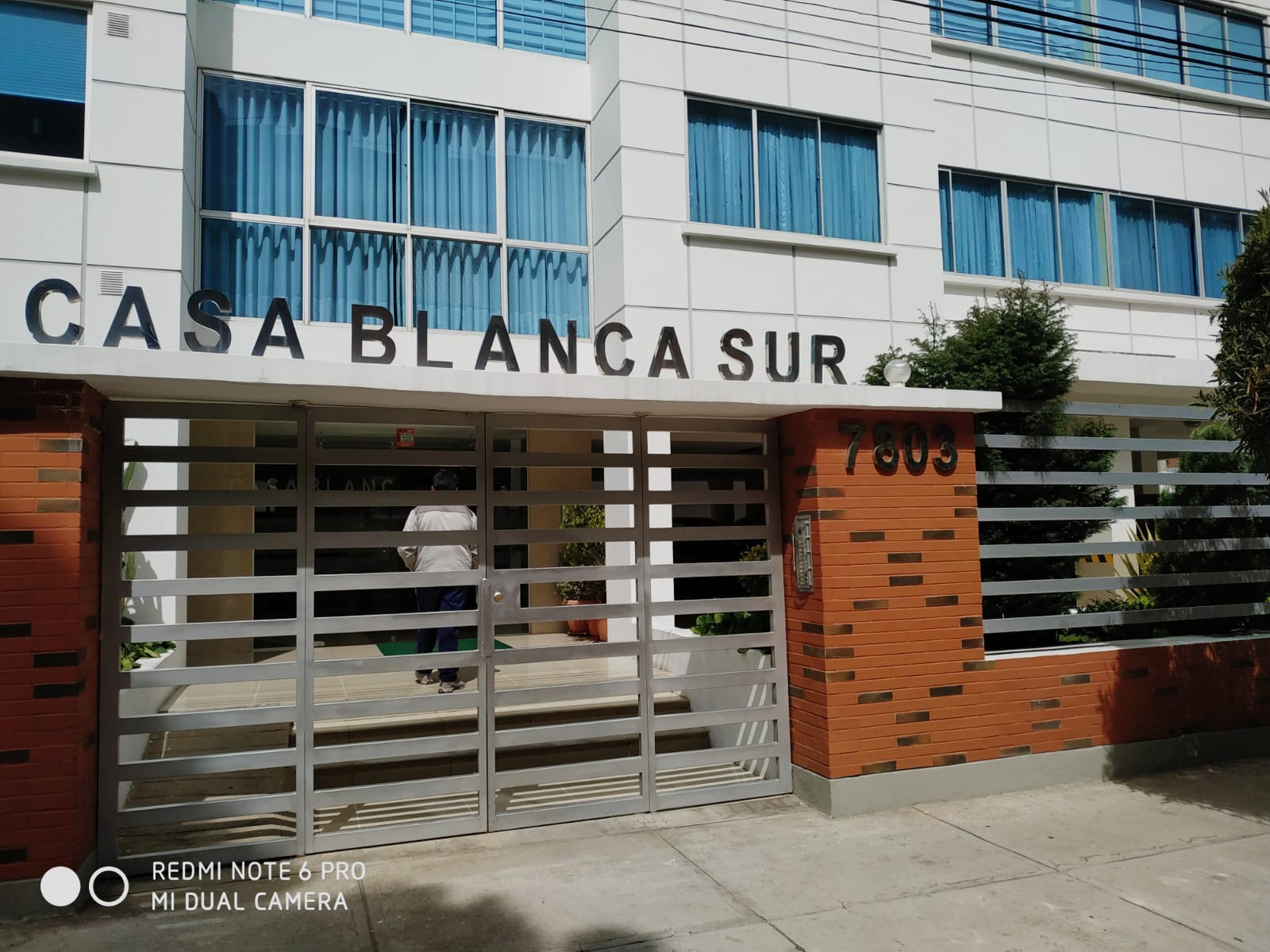 Departamento Calle 14 de Calacoto esquina Av. Ballivián, frente Colegio Domingo Savio. Foto 2