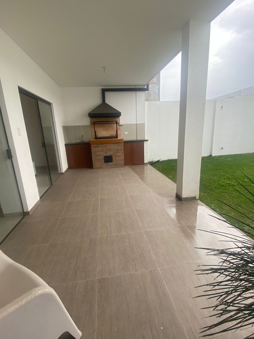 Casa en VentaAlmería La Chonta, Av. Banzer Km 8 3 dormitorios 2 baños 2 parqueos Foto 16