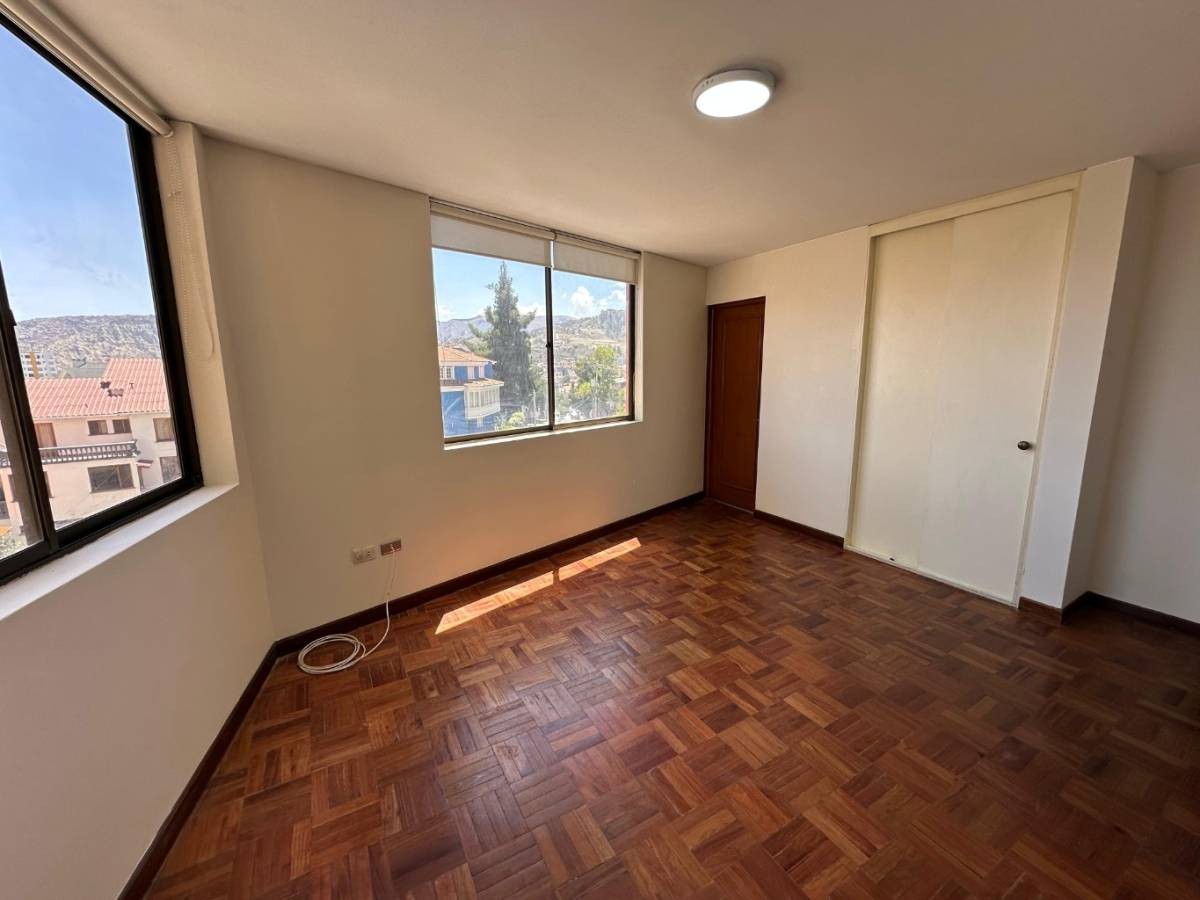 Departamento en Venta
EN VENTA – DEPARTAMENTO DE 3 DORMITORIOS EN AV. BALLIVIÁN Y CALLE 25 3 dormitorios 3 baños 1 parqueos Foto 11