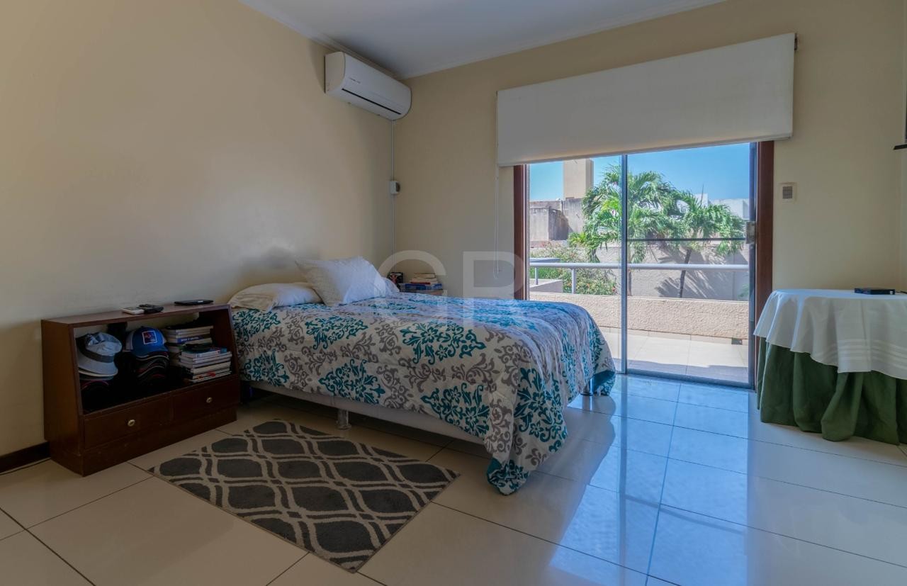 Casa en VentaCASA EN VENTA COND.LA HACIENDA II 5to ANILLO AV.BENI 4 dormitorios 5 baños 4 parqueos Foto 5