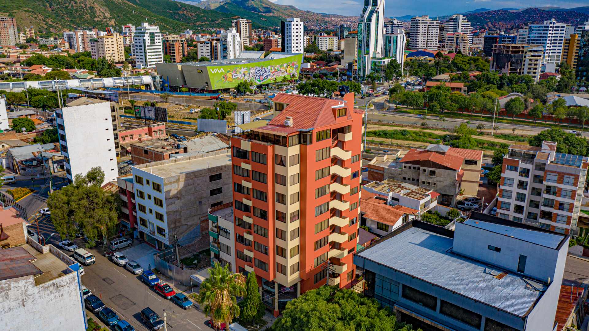 Departamento en Queru Queru en Cochabamba 3 dormitorios 4 baños 1 parqueos Foto 2
