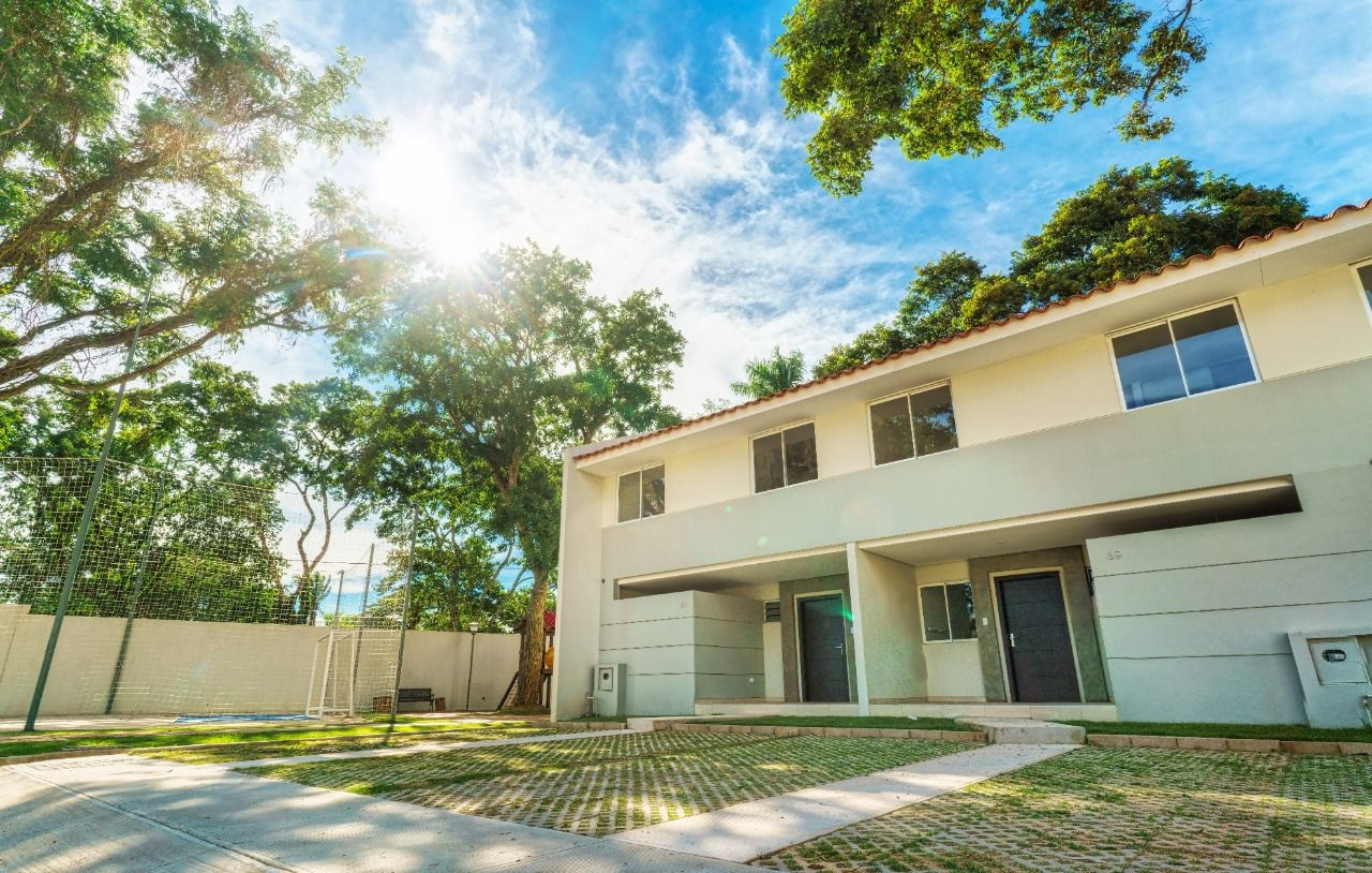 Casa en Entre 5to y 6to anillo Oeste en Santa Cruz de la Sierra 3 dormitorios 3 baños 2 parqueos Foto 1