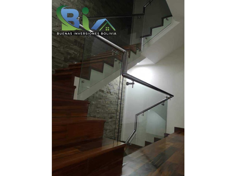 Casa en Queru Queru en Cochabamba 4 dormitorios 5 baños 2 parqueos Foto 10