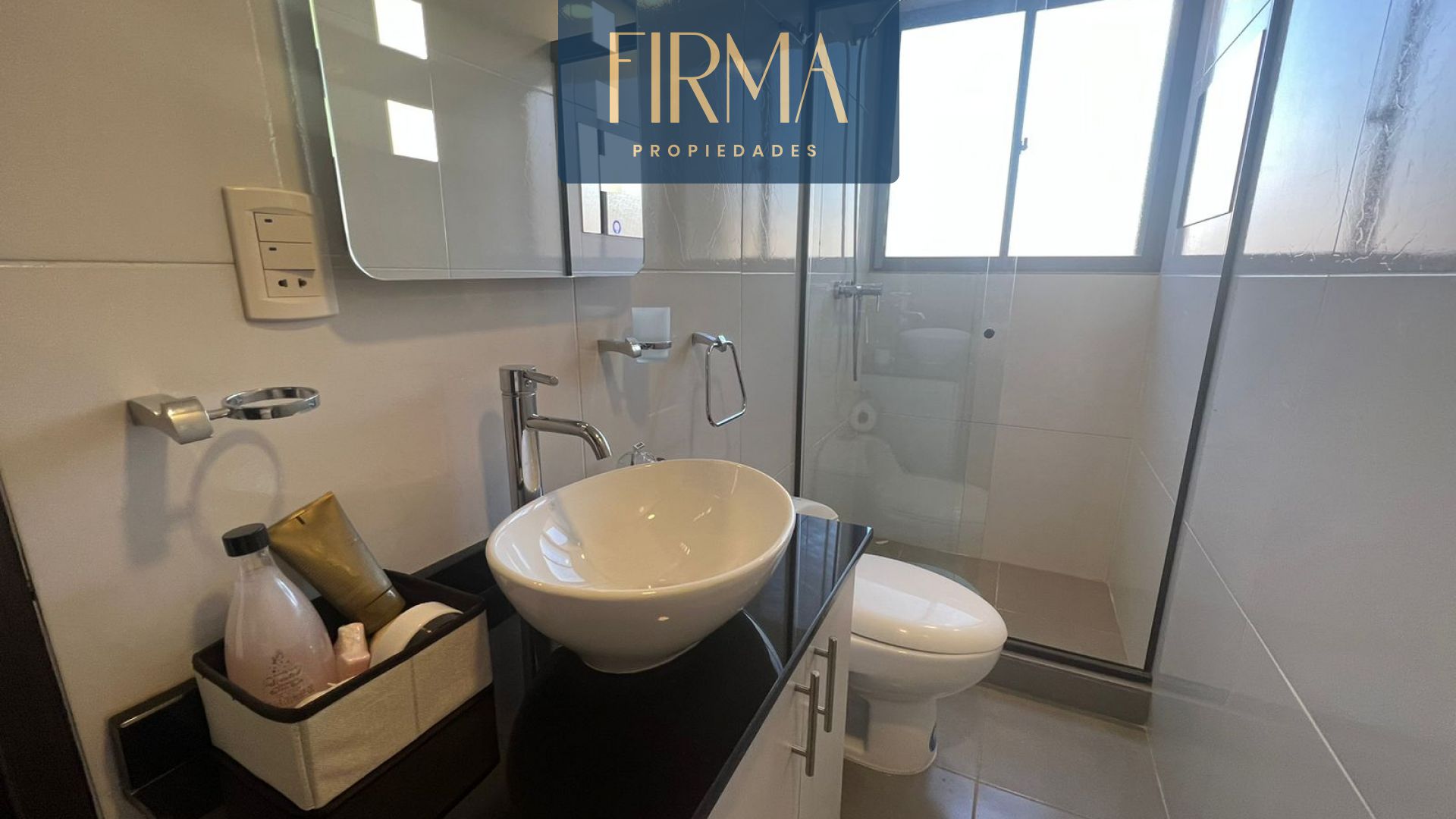 Casa en VentaCOMPRA ESTA CASA EN MALLASILLA 4 dormitorios 6 baños 2 parqueos Foto 8