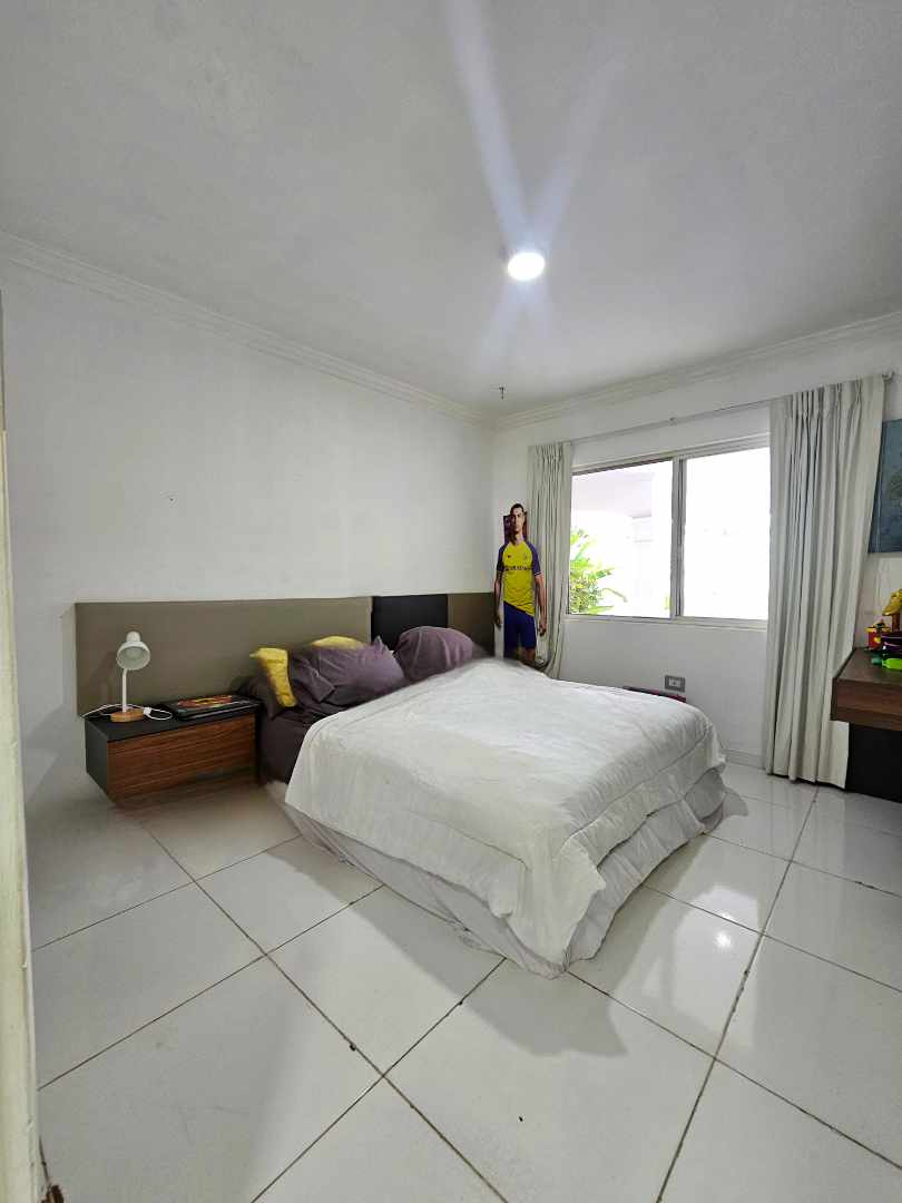 Casa en VentaZona Oeste
3er y 4to Anillo Av. PIRAÍ 
(Barrio Las Palmas) 4 dormitorios 4 baños 2 parqueos Foto 18