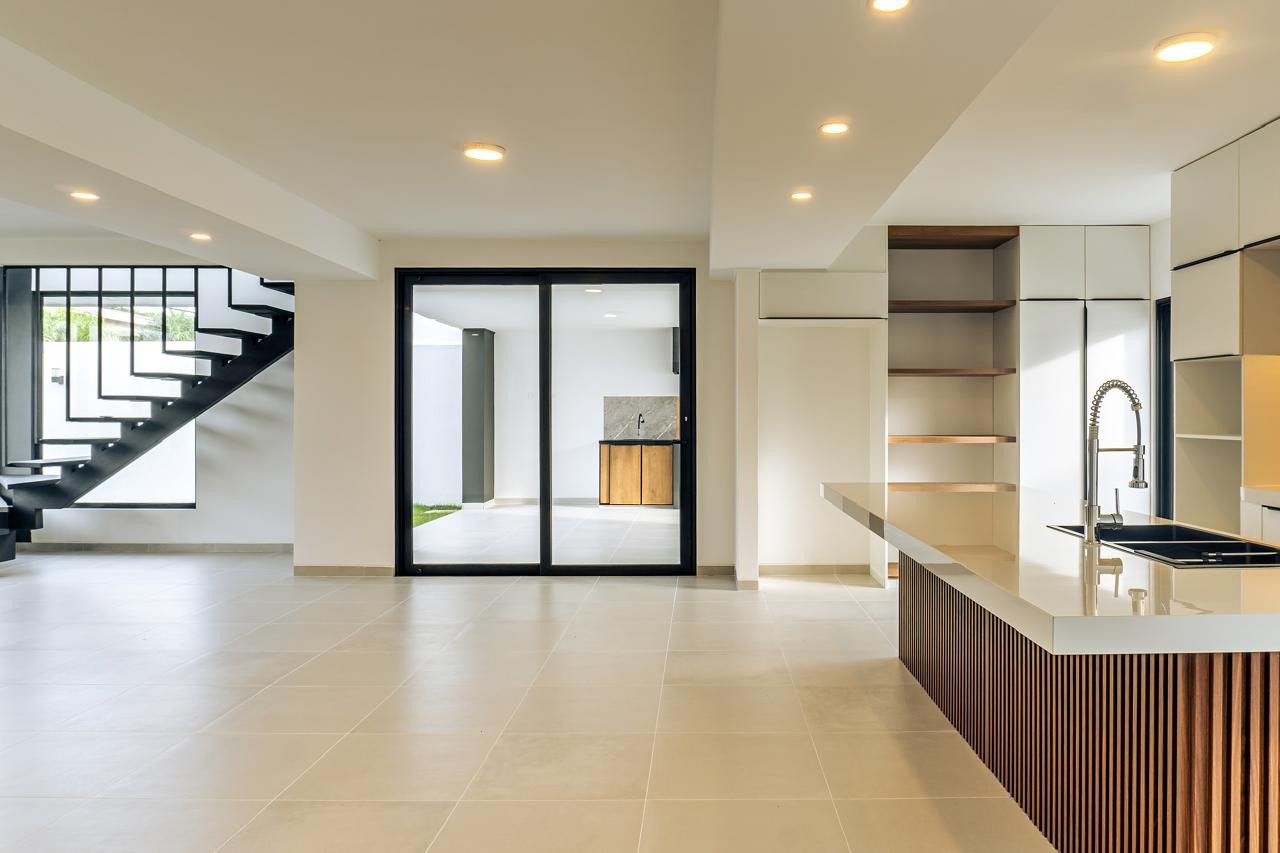Casa Avenida Banzer - Ingreso por La Chonta Foto 6