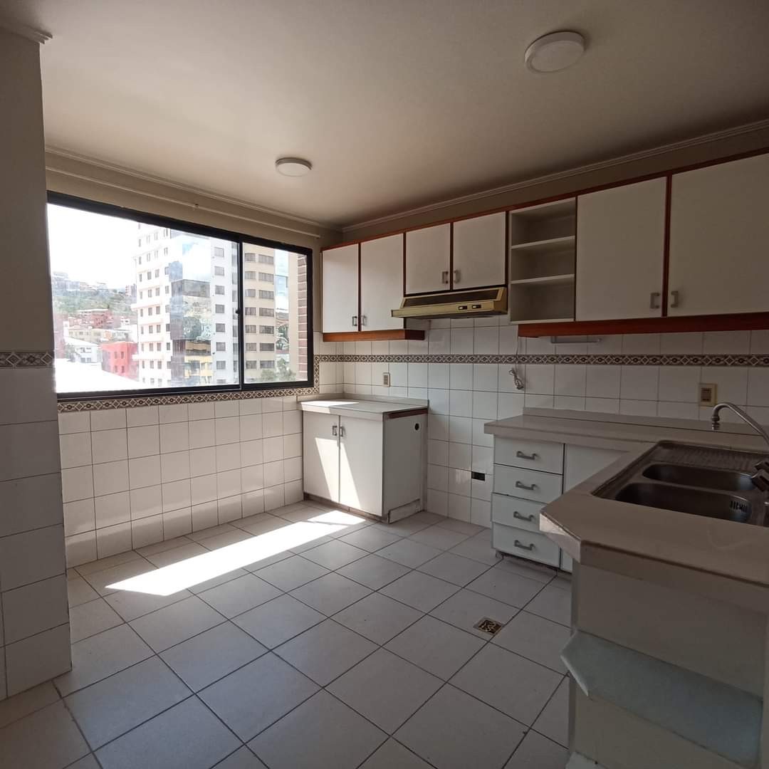 Departamento en Obrajes en La Paz 3 dormitorios 4 baños 1 parqueos Foto 8