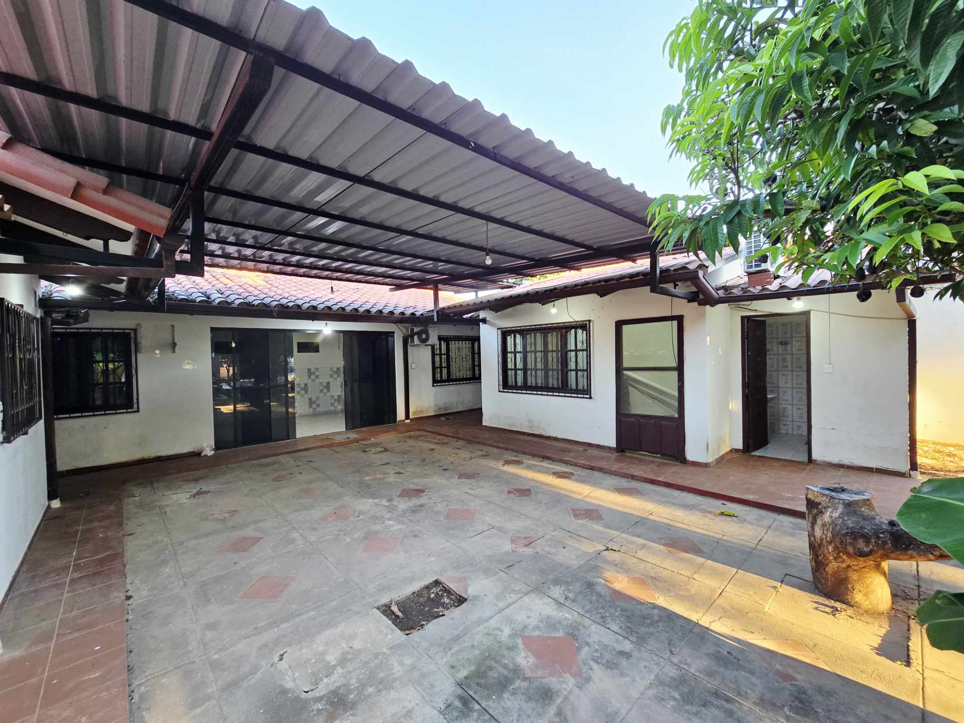 Casa en AlquilerProlongacion Beni entre 6to y 7mo anillo Foto 6