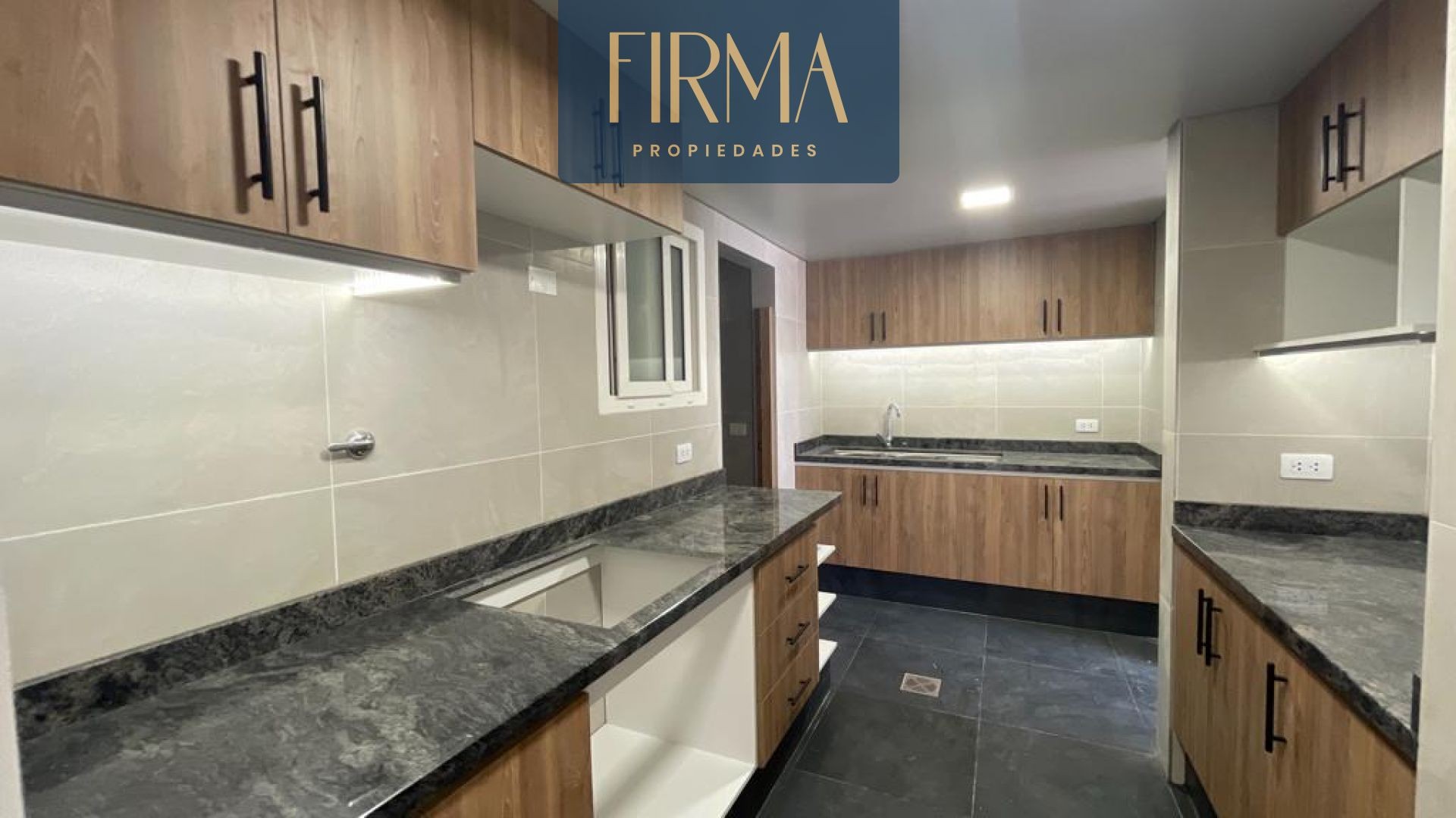 Departamento en Sopocachi en La Paz 3 dormitorios 4 baños 1 parqueos Foto 3