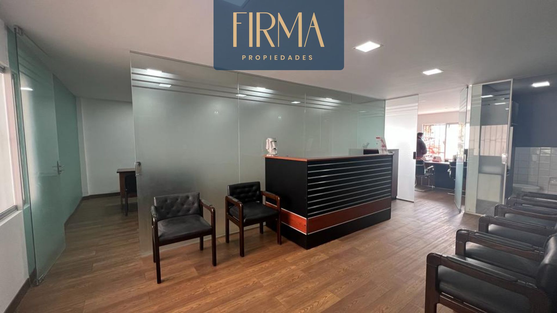 Oficina ALQUILA ESTE CONSULTORIO EN AV. 6 DE AGOSTO Foto 1