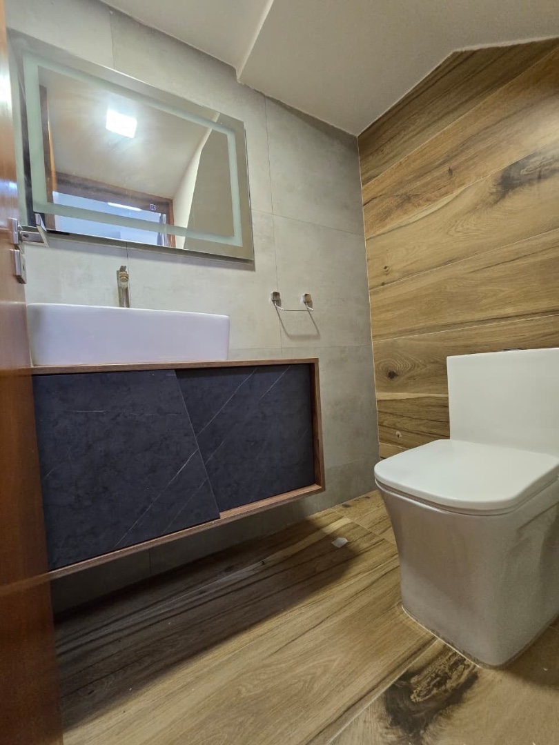 Casa en Entre 4to y 5to anillo Norte en Santa Cruz de la Sierra 4 dormitorios 3 baños 2 parqueos Foto 5