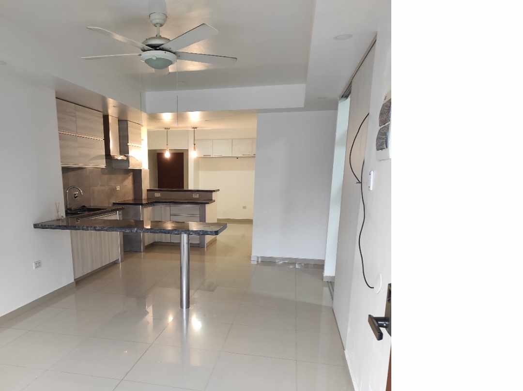 En Alquiler a $us 1,500 Foto 3