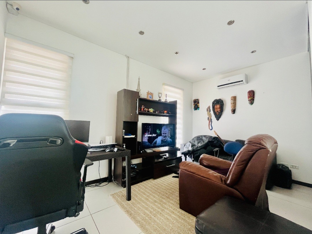 Casa en VentaCOND. VILLA FATIMA, AV. CANAL PEDRO VELEZ ENTRE 4TO Y 5TO ANILLO 4 dormitorios 3 baños 2 parqueos Foto 2