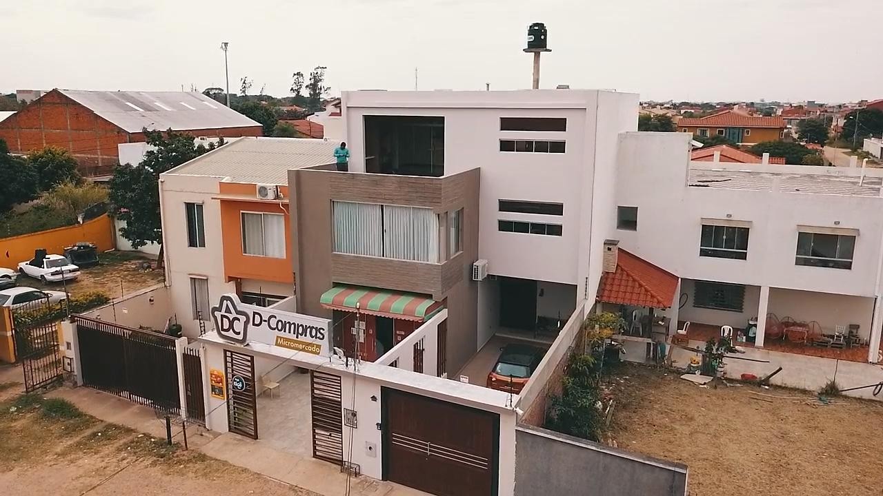 Casa en Entre 6to y 7mo anillo Sur en Santa Cruz de la Sierra 3 dormitorios 4 baños 3 parqueos Foto 1