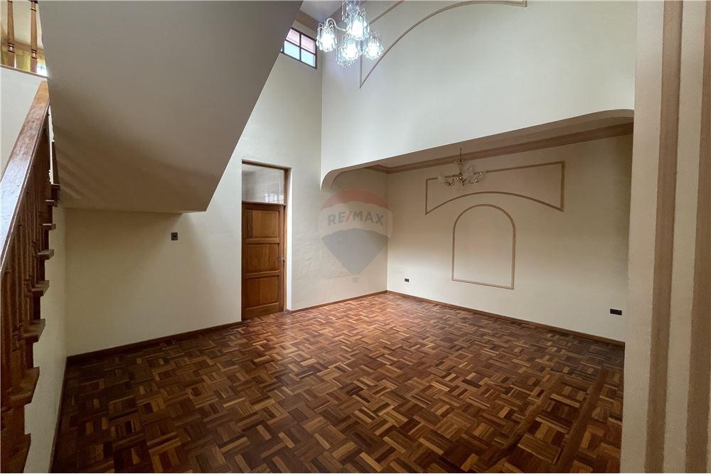 En Alquiler a $us 850 Foto 5