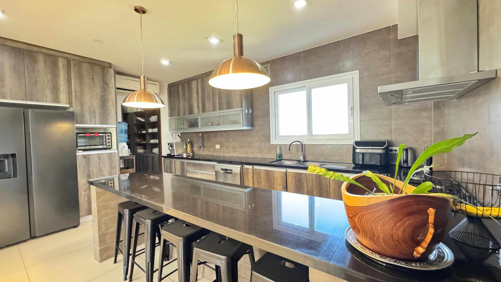 Departamento en Entre 8vo y 9no anillo Norte en Santa Cruz de la Sierra 4 dormitorios 4 baños 2 parqueos Foto 1