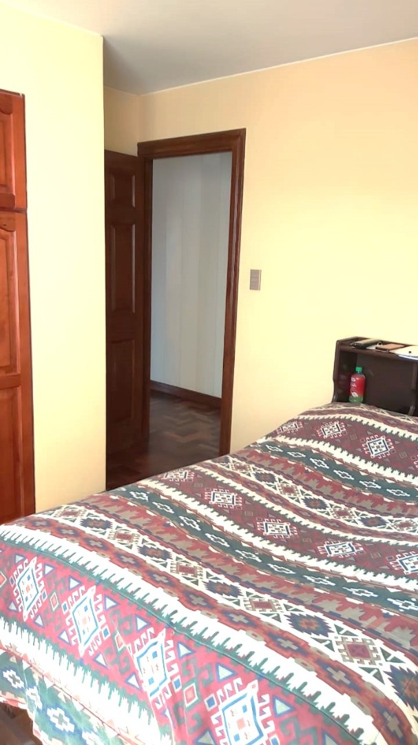 Departamento en San Jorge en La Paz 3 dormitorios 3 baños  Foto 8