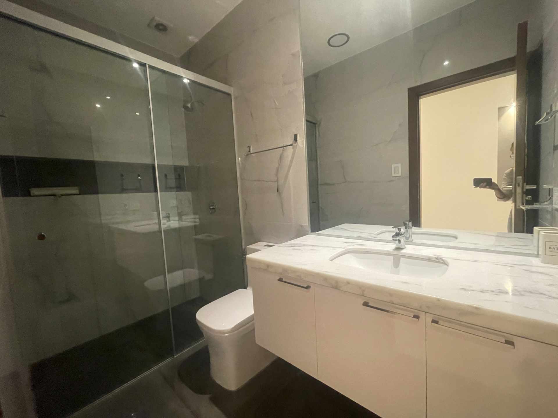 Departamento en Entre 2do y 3er anillo Este en Santa Cruz de la Sierra 3 dormitorios 3 baños 2 parqueos Foto 35