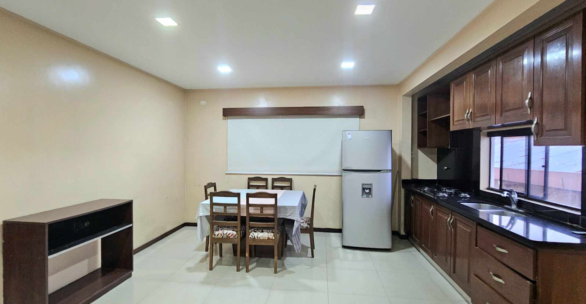Departamento en AlquilerAv. Brasil 4to anillo 
Atrás del Hospital Guaracachi 

Dpto de 2 DORMITORIOS en Suite 

Bs. 3.000.- 2 dormitorios 2 baños 1 parqueos Foto 4